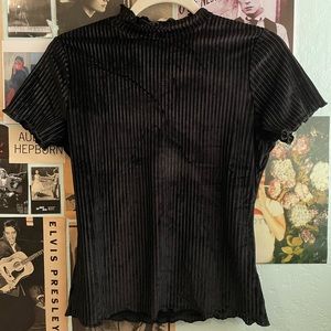 FRANCESCA’S VELVET RIBBED MOCK-NECK TOP NWT (SIZE MED)